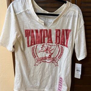 NFL Women’s Tampa Bay Buccaneers Graphic Tee NWT